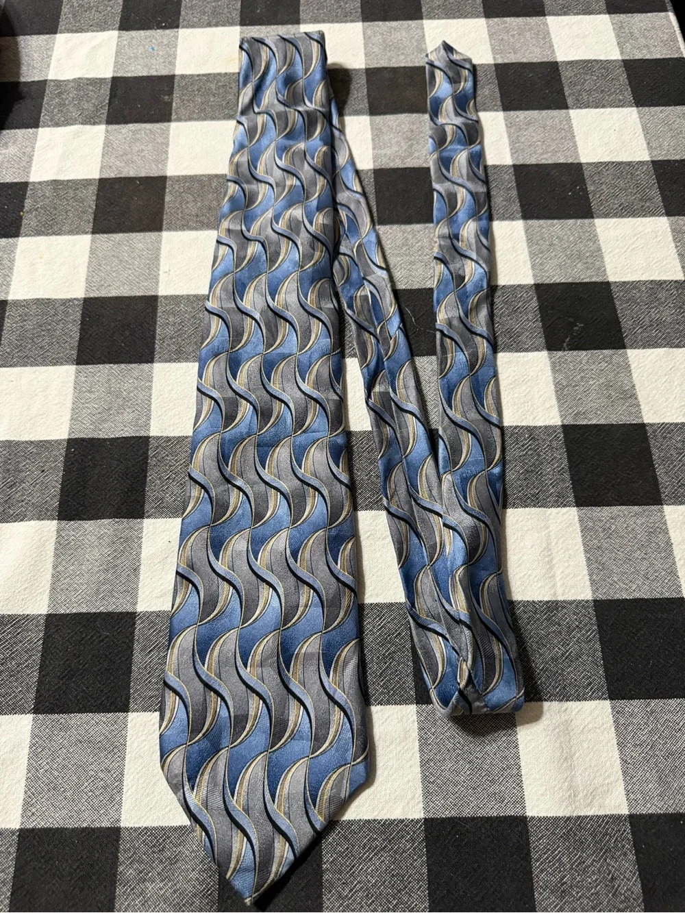 Classic Blue Wave Pattern Men's Tie